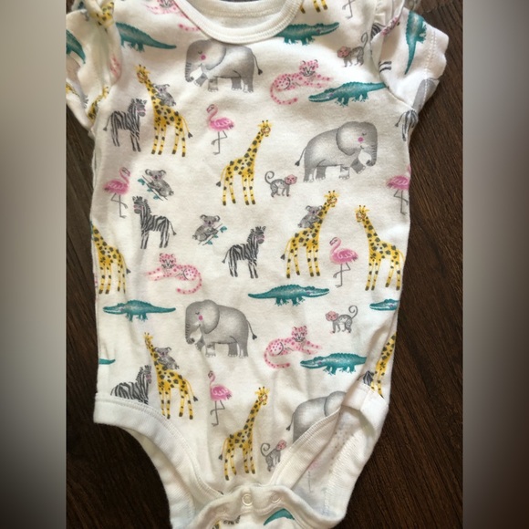 Member's Mark Baby's Favorite Bodysuit Baby Girl size 6-9 months Onesie Snaps - Picture 2 of 4